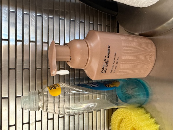 Foaming hand soap dispenser with a single drip hanging off the pump